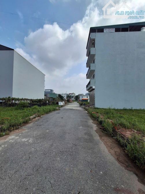 Bán 77.7 m2 đất dịch vụ Di Trạch, gần đường 3.5 - 2
