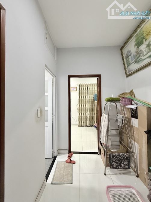 Bán nhà 3 tầng 141m² (7x20m) + 4 phòng trọ, hẻm xe hơi, phường Thạnh Lộc, Quận 12 – giá 8 - 2