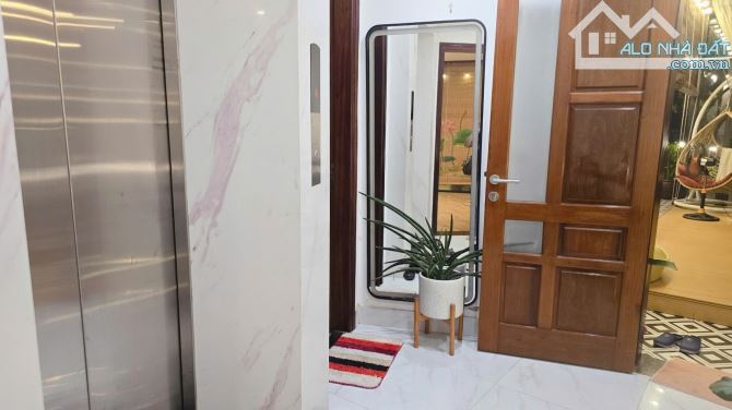 BÁN NHÀ PHỐ NGUYỄN KHÁNH TOÀN - LÔ GÓC 121M² x 8T THANG MÁY - Ô TÔ TRÁNH - GIÁ 69 TỶ - 2