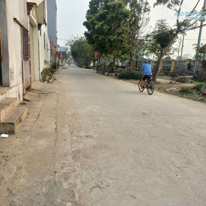 Bán 54m.mt4,4m. 0t0 24 chỗ đỗ cửa Thuỵ Lâm, Đông Anh.  t - 3