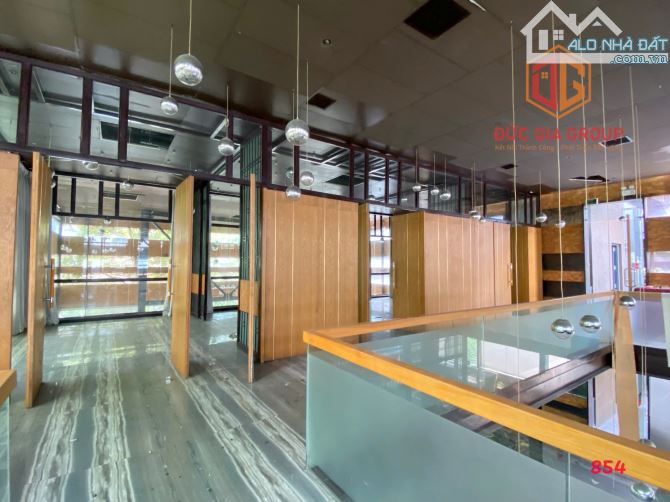 Giá thuê 50tr/tháng. Mặt bằng phong cách Châu Âu 500m2 góc 2mt Đồng Khởi. - 3
