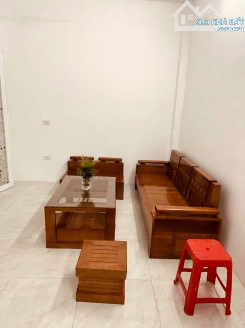 Bán nhà Phố Vọng 27m2, 3T, mt 7.2m oto đỗ cửa, 15m ra phố, ngõ thẳng, chưa sổ. Giá 3.25 tỷ - 3