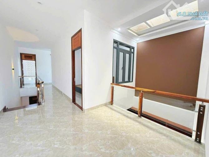 NHÀ ĐẸP CHÍNH CHỦ, MẶT TIỀN, HẺM XE HƠI NGAY TRUNG TÂM THỦ DẦU MỘT. - 3