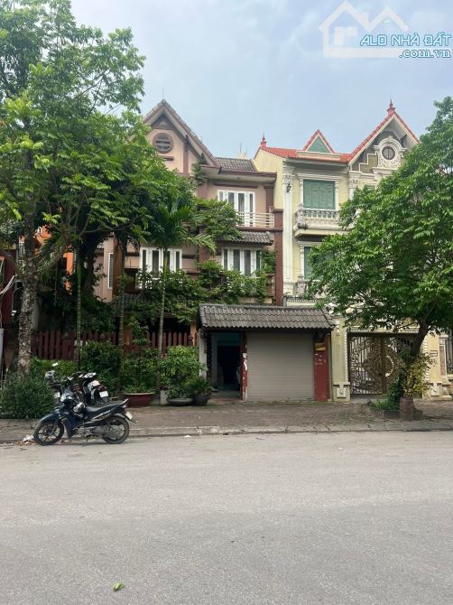 Bán biệt thự KĐT Văn Quán, nhà thuộc trục chính, cách hồ 20 m, diện tích 210 m2 giá 79 tỷ. - 3