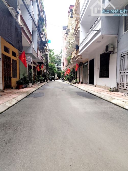 BÁN NHÀ XUÂN LA 55m2 × MT 4,1m. NHÀ DÂN XÂY - PHÂN LÔ + GARA Ô TÔ - Ở SƯỚNG + VĂN PHÒNG