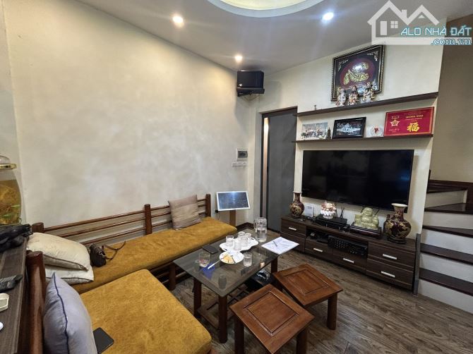 Bán nhà mặt phố Tạ Quang Bửu, Hai Bà Trưng, tiện kinh doanh 5 tầng 33m2 giá 13.5 tỷ