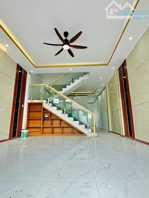 BÁN GẤP NHÀ MẶT TIỀN KINH DOANH XÂY DỰNG KIÊN CỐ 1 TRỆT 1 LẦU, SAU TRƯỜNG TH TÂN PHÚ ẤP 5 - 3