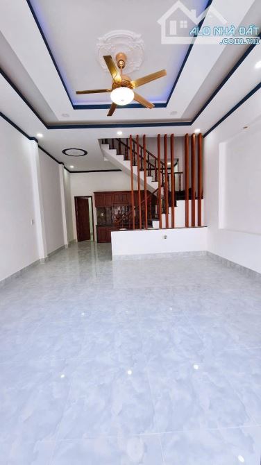 Giá bán:  3tỷ750 (thương lượng)  CHỦ GỬI BÁN NHÀ 1T1L PHƯỜNG BỬU HOÀ. DT5x19,4=97,5M2 - 3