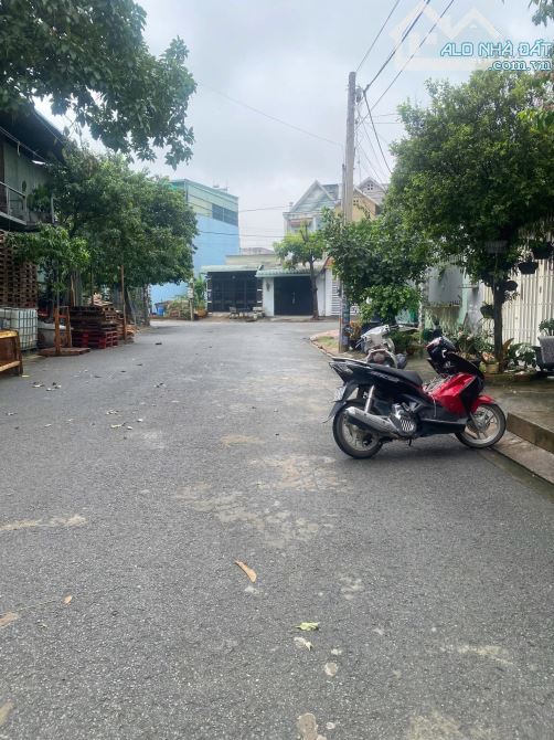 Bán nhà sổ riêng khu dân cư 90m2 ngang 5 Tân Bình Dĩ An đường 10m2 có nhà cấp 4 - 3