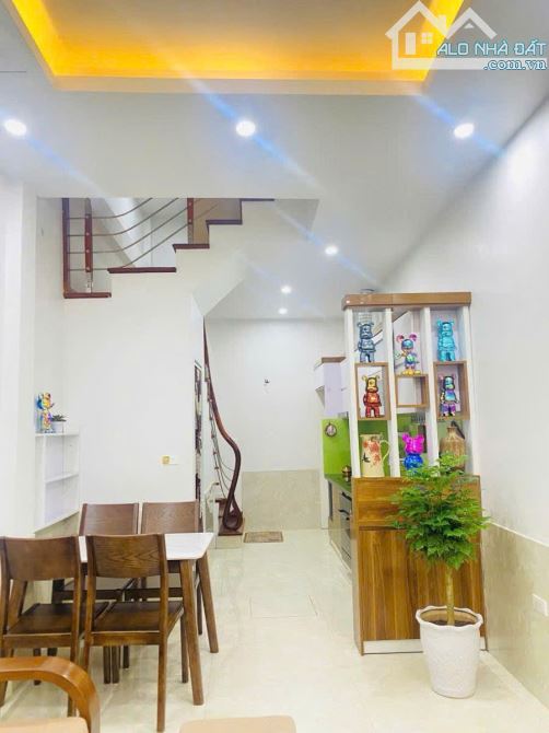 HÀO NAM - 50M RA MẶT PHỐ - TRUNG TÂM ĐỐNG ĐA 35m2 4 tầng mặt tiền 4m Giá 9.55 tỷ - 3