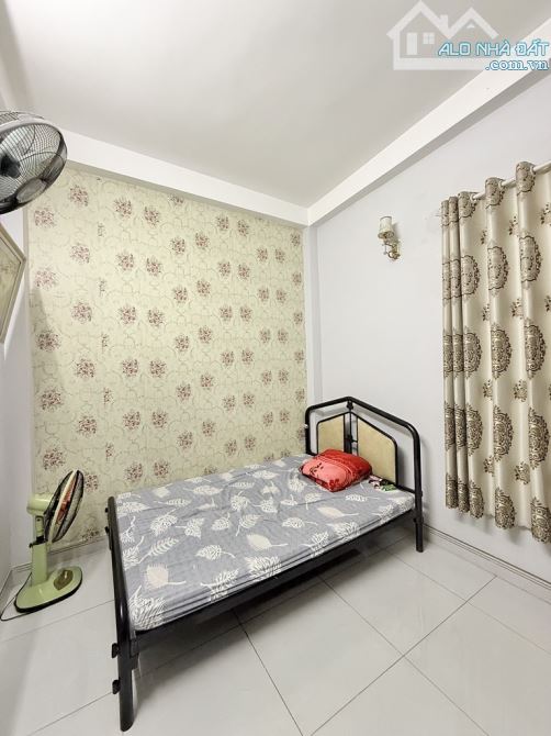 Bán nhà 3 tầng 141m² (7x20m) + 4 phòng trọ, hẻm xe hơi, phường Thạnh Lộc, Quận 12 – giá 8 - 3