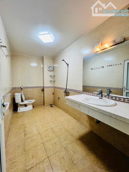 BÁN NHÀ PHỐ NGỌC HÀ NHÀ ĐẸP - THANG MÁY - OTO - KINH DOANH DIẸN TÍCH 45m2 5 Tầng Mặt Tiền - 4