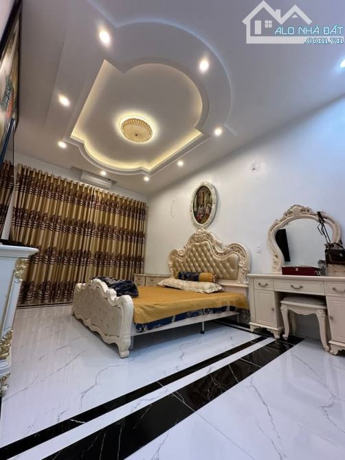 Nhà đẹp 3 tầng mặt đường Đinh Thị Ván - 4
