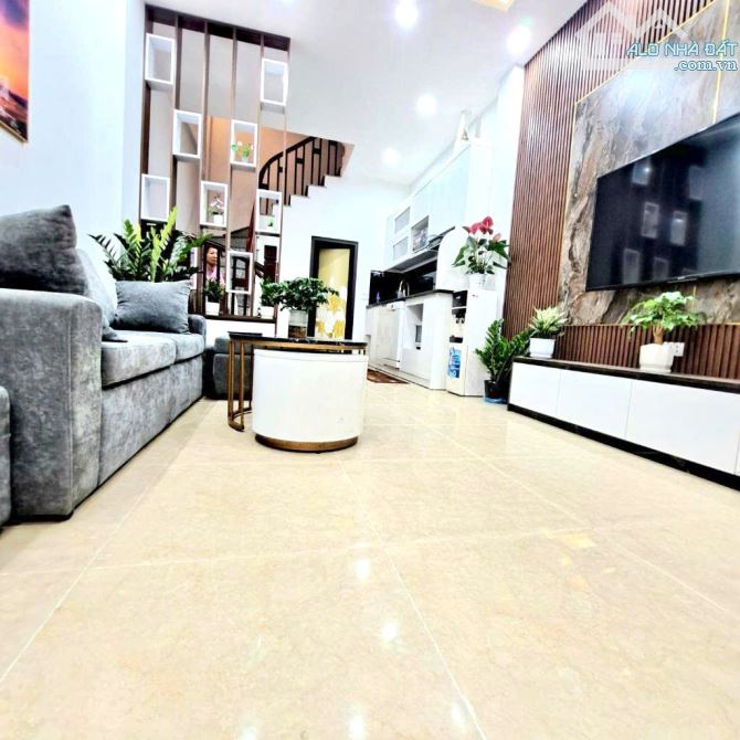 CẦN BÁN GẤP - NHÀ ĐẸP LONG BIÊN - NGON - BỔ -  RẺ - VỊ TRÍ ĐẸP, ĐẮC ĐỊA - VIEW THOÁNG - NG - 4