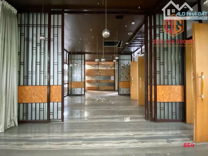 Giá thuê 50tr/tháng. Mặt bằng phong cách Châu Âu 500m2 góc 2mt Đồng Khởi. - 4