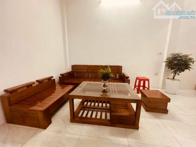 Bán nhà Phố Vọng 27m2, 3T, mt 7.2m oto đỗ cửa, 15m ra phố, ngõ thẳng, chưa sổ. Giá 3.25 tỷ - 4