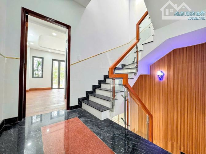 Nhà mặt tiền đường cần bán gấp - 4