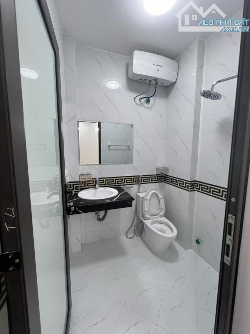 Bán nhà Phố Vọng 36m2, 5T thang máy, gần phố, có sân cổng riêng. Giá 8.89 tỷ sổ đỏ riêng