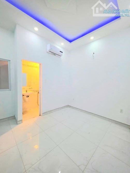 NHÀ PHỐ 4 TẦNG HIỆN ĐẠI MỚI ĐẸP Ở NGAY - HẺM XE TẢI TRÁNH- ĐÀO TÔNG NGUYÊN - TT NHÀ BÈ - 4