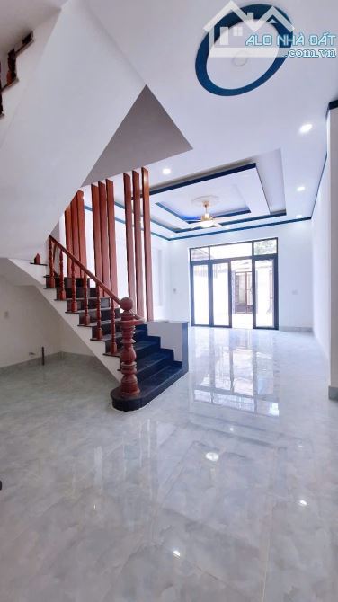 Giá bán:  3tỷ750 (thương lượng)  CHỦ GỬI BÁN NHÀ 1T1L PHƯỜNG BỬU HOÀ. DT5x19,4=97,5M2 - 4