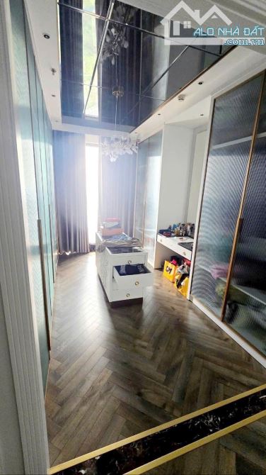 Giảm 300tr- Bán gấp 114m2-3PN+ The Matrix One- View CV Mễ Trì- Giá 118tr/m2 Rẻ hơn 3tỷ GĐ2 - 4