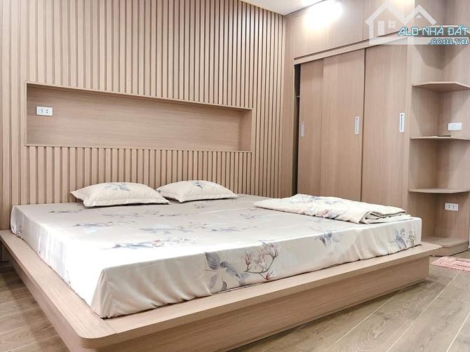 Tôi cần bán căn nhà phố Hào Nam 4 tầng 24m2 đầy đủ tiện nghi giá 3,93tỷ - 3