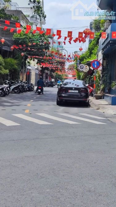 bán biệt thự 26 tỷ/ 200 m2 trần não , quận 2 - 4