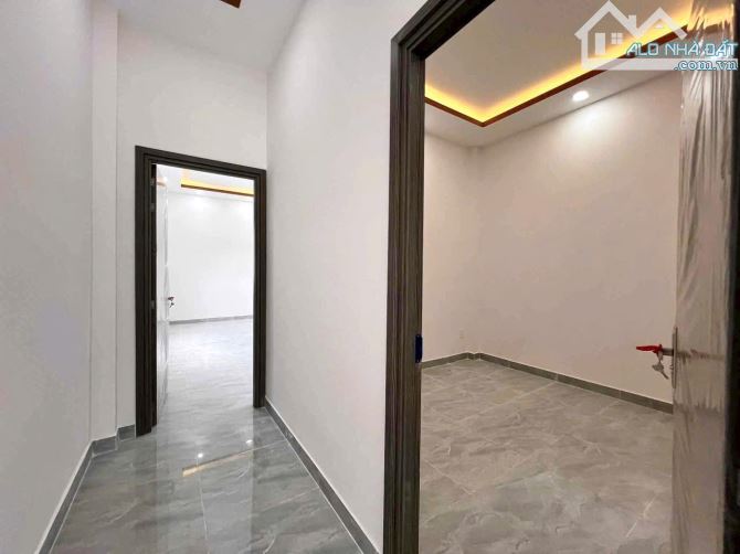Nhà mới ngay Cầu Ông Thìn. Diện tích 5,7m dài 20m nở hậu 9,5m = 155m² 1 trệt 1 lầu - 4