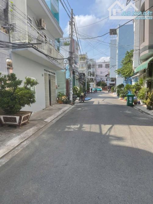 NHÀ ĐẸP BÌNH TÂN,NGANG GẦN 5M,ĐƯỜNG NHỰA XE TẢI THÔNG NGAY KHU VIP TÊN LỬA,4 TẦNG,86M2,5PN - 5