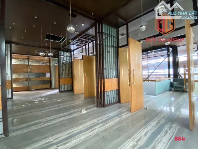 Giá thuê 50tr/tháng. Mặt bằng phong cách Châu Âu 500m2 góc 2mt Đồng Khởi. - 5