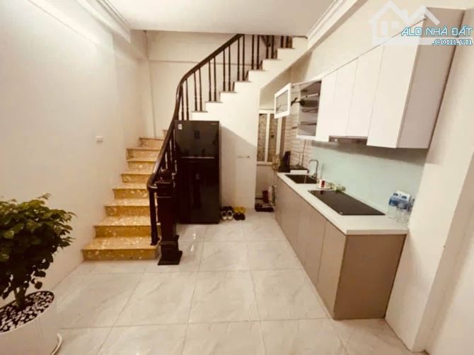 Bán nhà Phố Vọng 27m2, 3T, mt 7.2m oto đỗ cửa, 15m ra phố, ngõ thẳng, chưa sổ. Giá 3.25 tỷ - 5