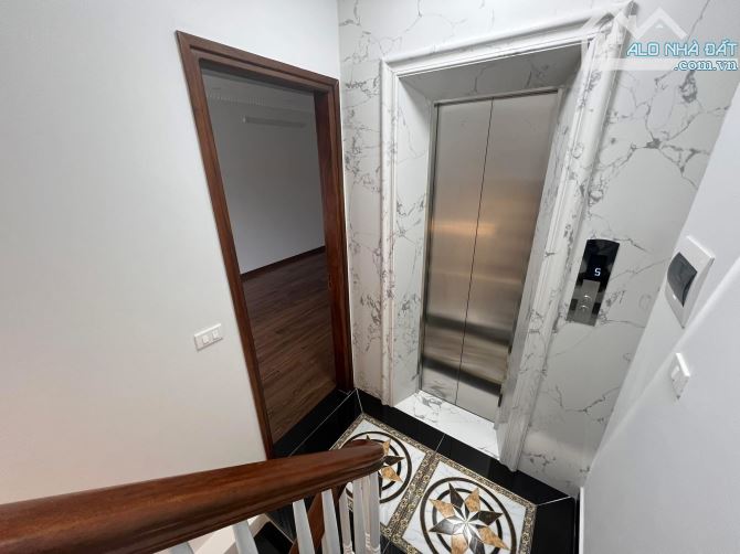 Bán nhà Phố Vọng 36m2, 5T thang máy, gần phố, có sân cổng riêng. Giá 8.89 tỷ sổ đỏ riêng