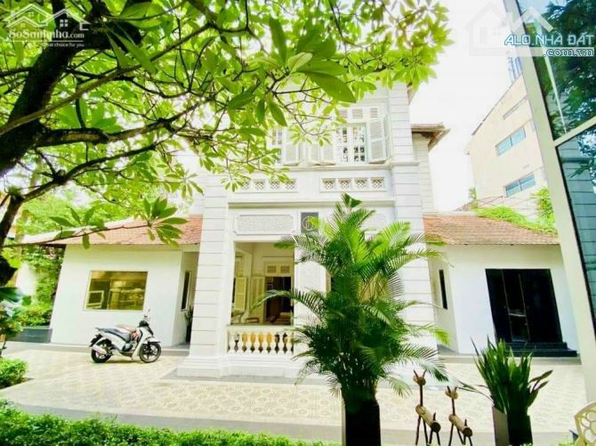 (Biệt thự Q1) Bán Biệt thự góc 2MT rẻ nhất Q1. 12.5x19 vuông. CN:240m2 Giá chỉ 130 tỷ - 5