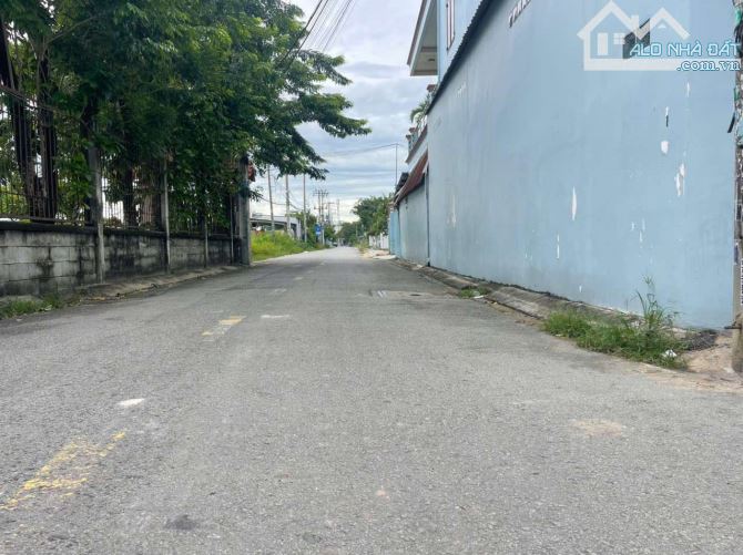 Bán Nhà Tô Ký 12. 100m2, 3 Tầng , Đường 7m .Xe hơi ngủ trong nhà.rẻ có 102 - 5