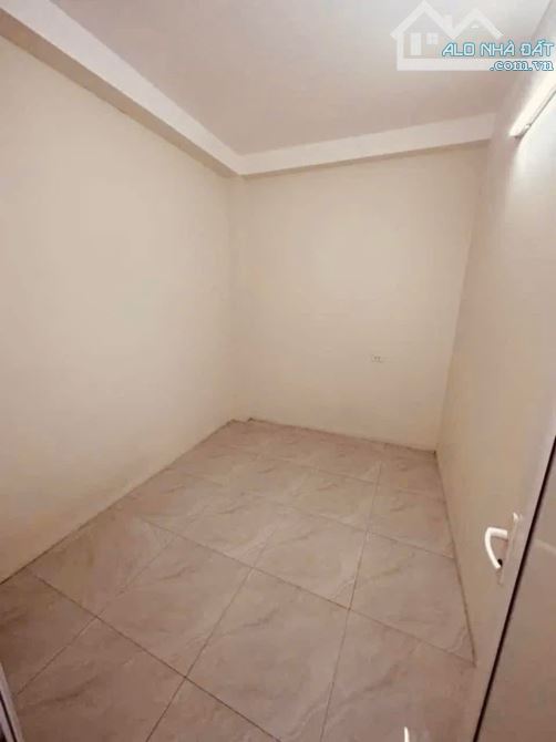 Bán nhà Phố Vọng 27m2, 3T, mt 7.2m oto đỗ cửa, 15m ra phố, ngõ thẳng, chưa sổ. Giá 3.25 tỷ - 7