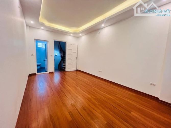 NHÀ CẦU GIẤY NGAY GẦN ĐH SƯ PHẠM 35M2 - 5T - NHỈNH 7 TỶ VỊ TRÍ ĐẸP 2 MẶT THOÁNG GẦN PHỐ - 7