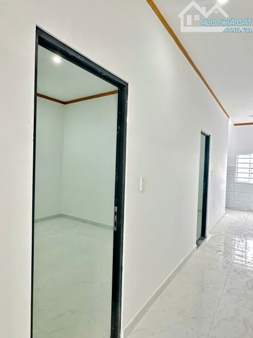 BÁN GẤP NHÀ MẶT TIỀN KINH DOANH XÂY DỰNG KIÊN CỐ 1 TRỆT 1 LẦU, SAU TRƯỜNG TH TÂN PHÚ ẤP 5 - 8
