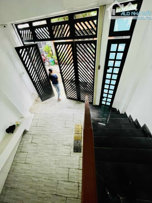 NHÀ ĐẸP GIÁ RẺ - 4 TẦNG - 3PN - HXT QUAY ĐẦU - TTH08 - Q12 - CHỈ 5.2 Tỷ - 9