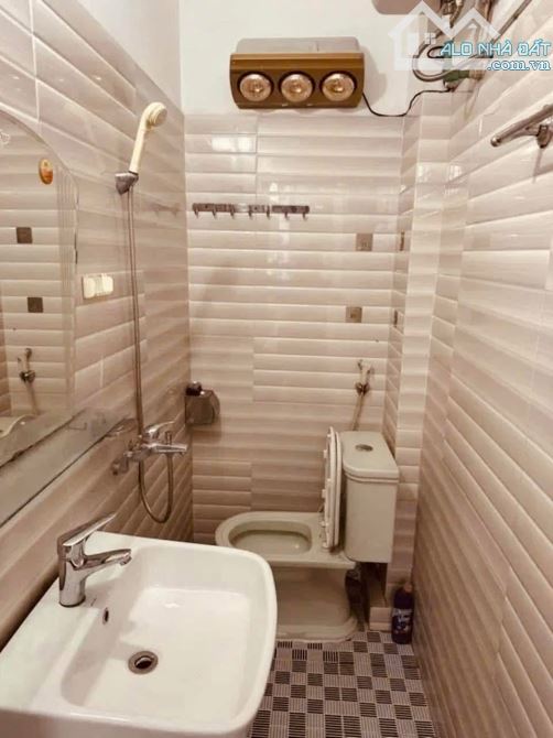 Bán nhà Phố Vọng 27m2, 3T, mt 7.2m oto đỗ cửa, 15m ra phố, ngõ thẳng, chưa sổ. Giá 3.25 tỷ - 9