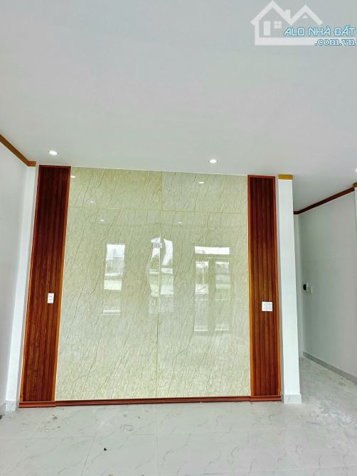 BÁN GẤP NHÀ MẶT TIỀN KINH DOANH XÂY DỰNG KIÊN CỐ 1 TRỆT 1 LẦU, SAU TRƯỜNG TH TÂN PHÚ ẤP 5 - 9