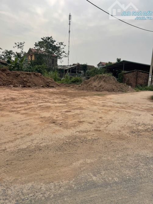 Đất lưu xá Phú túc oto đỗ cửa giá thì bật ngửa