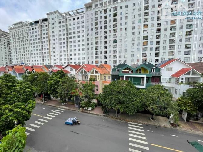Nhà đất Quận 7 DIỆN TÍCH LỚN GẦN 1000M2 MÀ CHỈ NHỈNH 15TR TRẼN M2 QUÁ TỐT ĐẦU TƯ