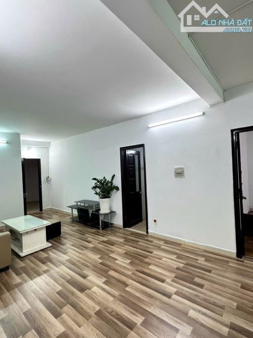 BÁN NHÀ CẤP 4 KHU TẬP THỂ HẺM ĐƯỜNG TRƯỜNG SƠN GẦN BIỂN  , TP NHA TRANG GIÁ 3,880 TỶ - 3