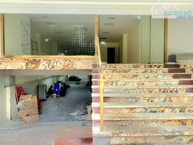 BÁN TOÀ VĂN PHÒNG XUÂN LA - TÂY HỒ 250m2 - 10T THANG MÁY - MT 8m - 168 TỶ - ÔTÔ TRÁNH - KD