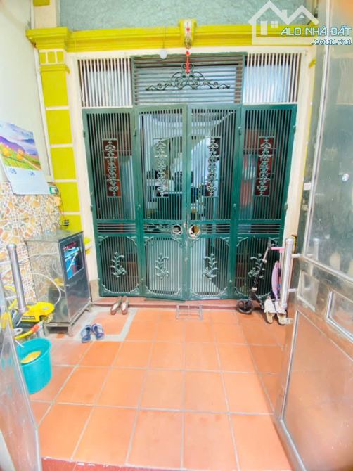 Kim giang - 39m mt 3,2m 5 tầng ngõ 3m Chỉ 8,6 tỷ