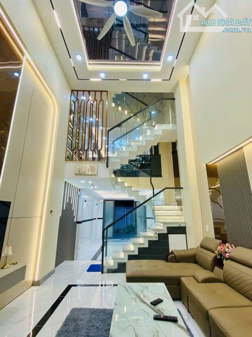 60M2 5TẦNG SÁT MẶT ĐƯỜNG RA EMART NỘI THẤT CAO CẤP CHỈ HƠN 8TỶ TL