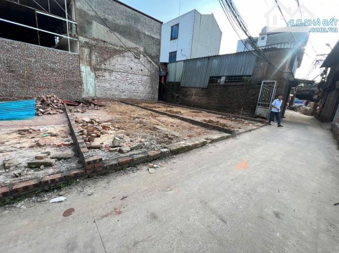 Cắt lỗ lô duy nhất diện tích 244 m mặt tiền 10 m đất vuông  giá chỉ 20 tr 1 m2  Đường xe