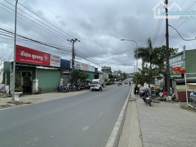 Nhà tọa lạc ngay ngã giao Nguyên Tử Lực & Cù Chính Lan, 2 mặt tiền đường chính