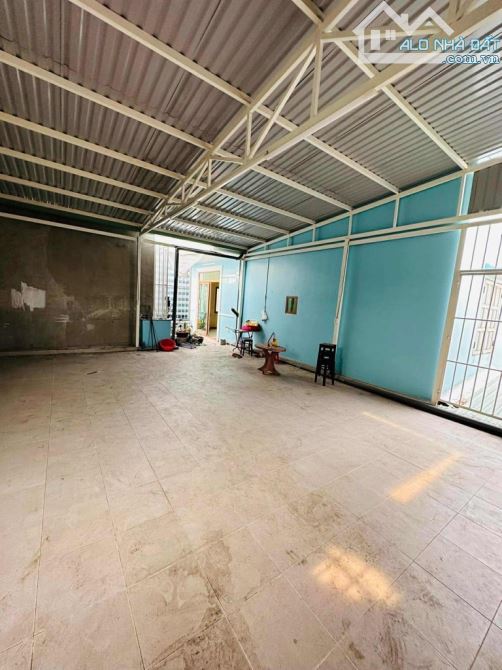 Bán gấp nhà ở ngay Cao Xuân Dục, diện tích khủng 160 m2, SHR, nở hậu taif lộc, chỉ 9 tỷ.