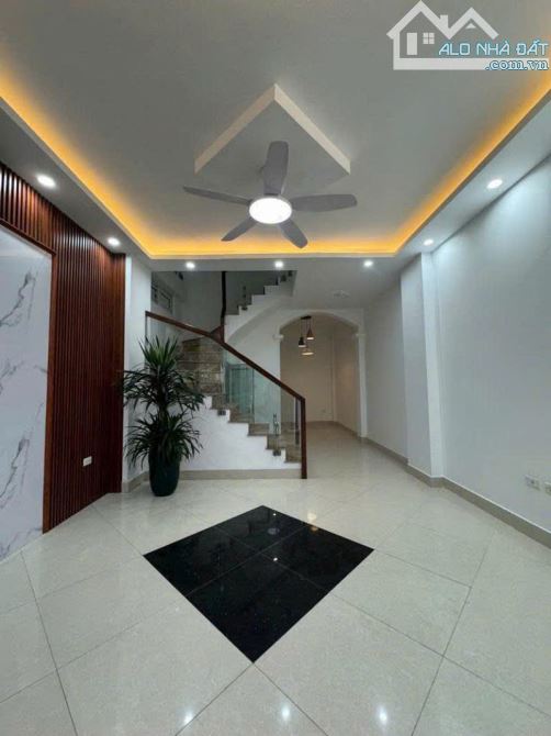 Bán nhà 3 tầng phố Ngô Gia Tự - giá rẻ - gần Ô TÔ tránh - Dt 50m - mt 4.5m